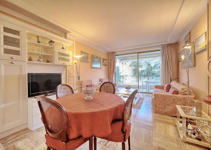 Ref 1908 - Croisette - For Rent * Cannes